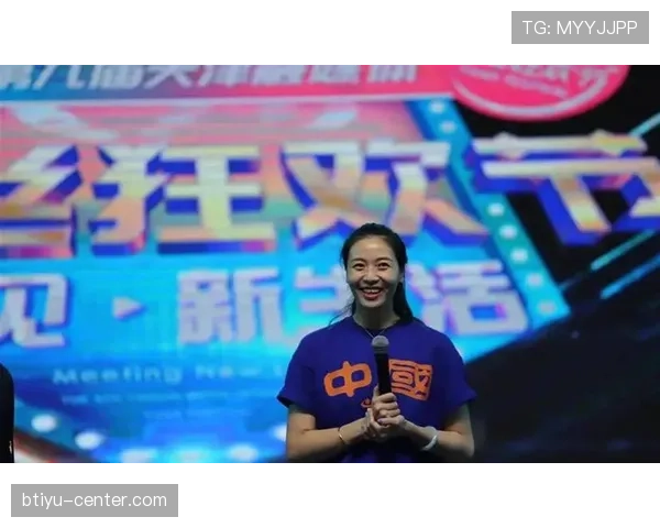 魏秋月出门拎的包比我半年工资还贵，路人直接懵在原地
